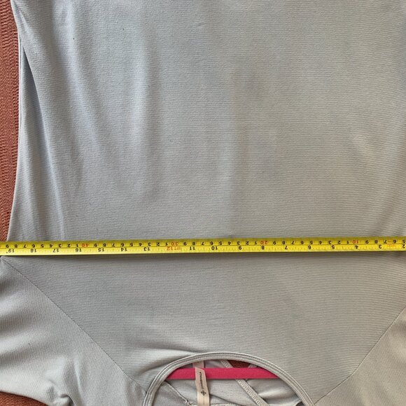 Shambhala Light Grey Ruched Back Keyhole Top | L | Athleisure Essential - Picture 5 of 7